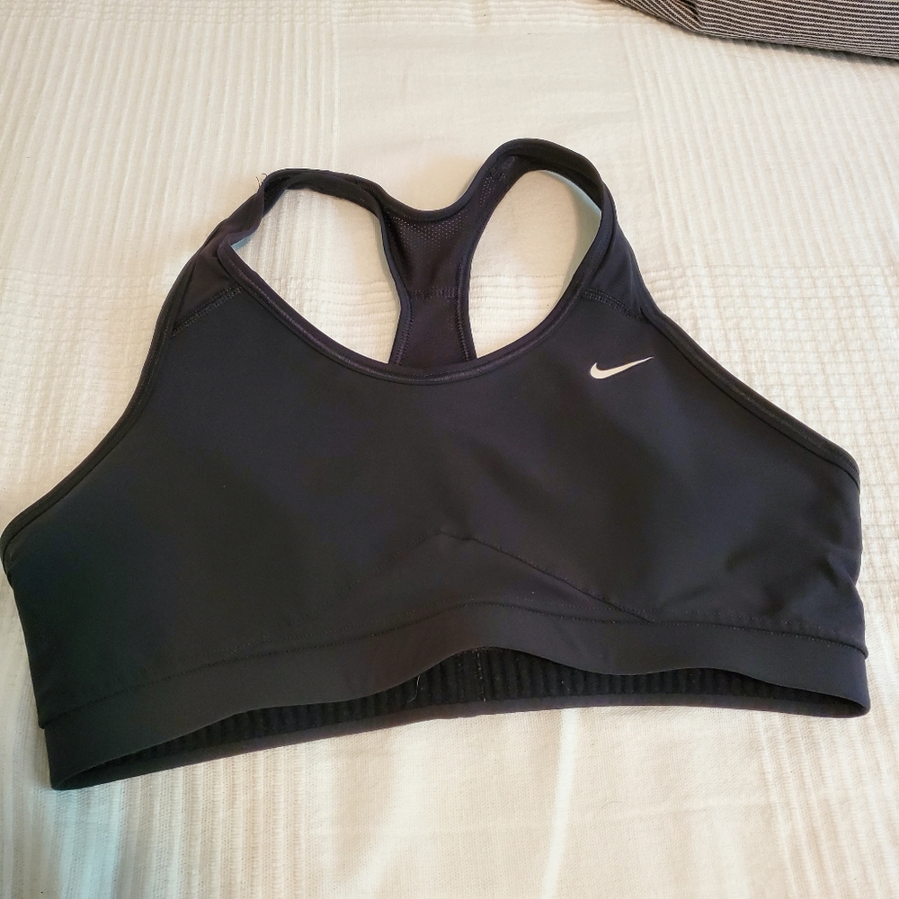 Nike sports bra / size M / dri-fit / black
